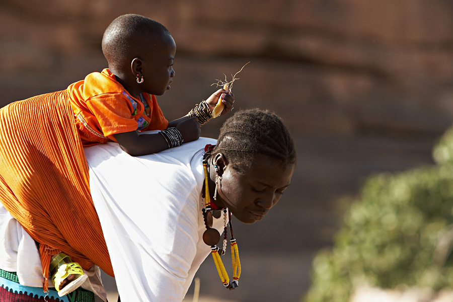 65   Cleaning her yard   Begnimato